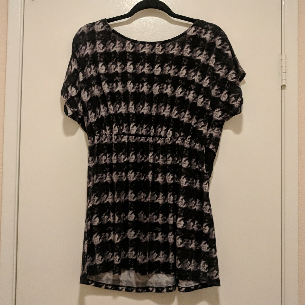 Nice Blouse - Picture 3 of 3